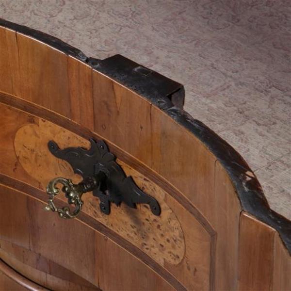 Grote foto antieke kast 18e eeuwse tabernakelkast barok orgel gebogen in noten met wortelnoten en o.a. ebben antiek en kunst overige in antiek gebruiksvoorwerpen