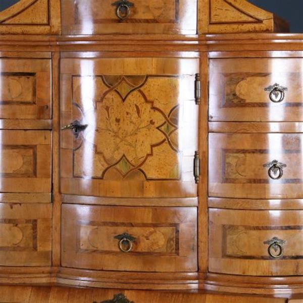 Grote foto antieke kast 18e eeuwse tabernakelkast barok orgel gebogen in noten met wortelnoten en o.a. ebben antiek en kunst overige in antiek gebruiksvoorwerpen