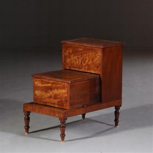 Grote foto antiek varia bibliotheektrapje in mahonie ca. 1830 met 2 compartimenten en 3 x bruin leer no. 701 antiek en kunst stoelen en banken