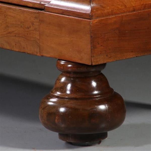 Grote foto antieke kasten cognac kleurige notenhouten drentse pastoorskast ca. 1690 no.812123 antiek en kunst stoelen en banken