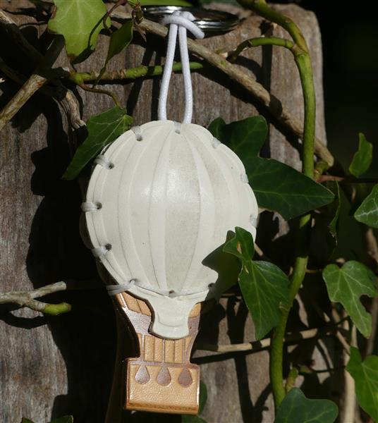 Grote foto handgemaakte italiaans leren sleutelhanger luchtballon verzamelen overige verzamelingen