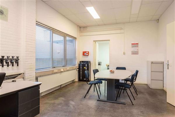 Grote foto te huur bedrijfspand lelyweg 8 almelo huizen en kamers bedrijfspanden