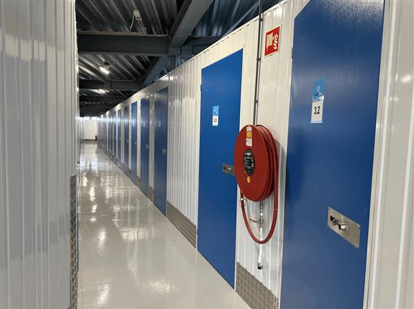 Grote foto te huur self storage westerlengte 7 elburg huizen en kamers bedrijfspanden