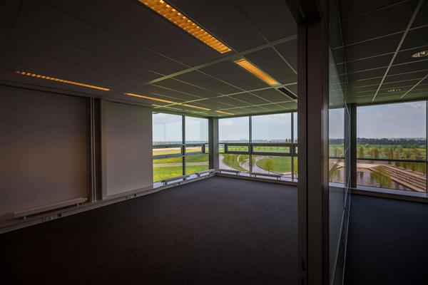 Grote foto te huur werkplekken snellius 1 heerlen huizen en kamers bedrijfspanden