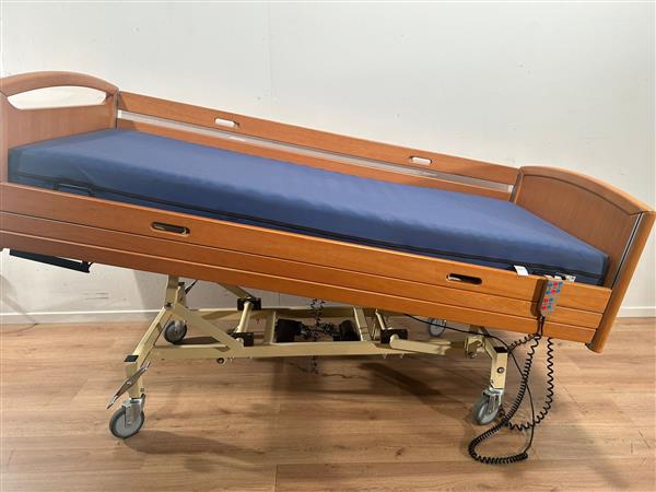 Grote foto wissner bosserhoff 25 elektrisch hoog laag thuiszorg bed diversen verpleegmiddelen en hulpmiddelen
