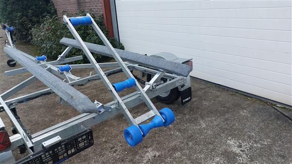 Grote foto tiki t750 led boot trailer demo tiki trailers watersport en boten boottrailers