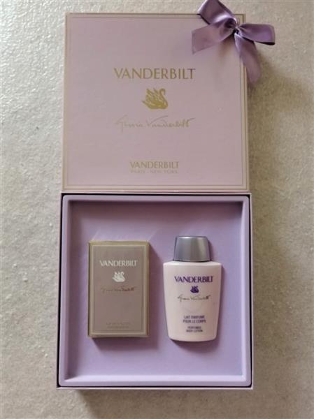 Grote foto nieuwe gloria vanderbilt geschenkset sieraden tassen en uiterlijk parfum