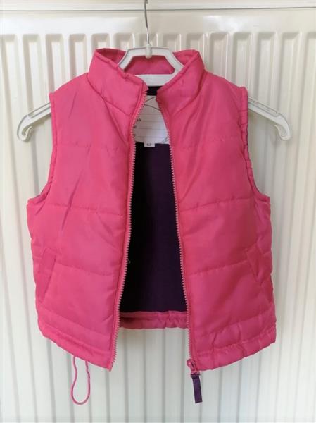 Grote foto leuke bodywarmer in zachte donkerroze kleur 92 kinderen en baby maat 92