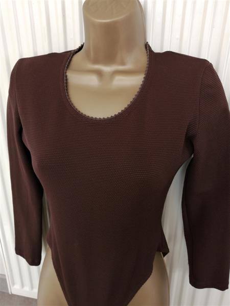 Grote foto chocoladebruine bodysuit in mooie nopjesstof kleding dames tops