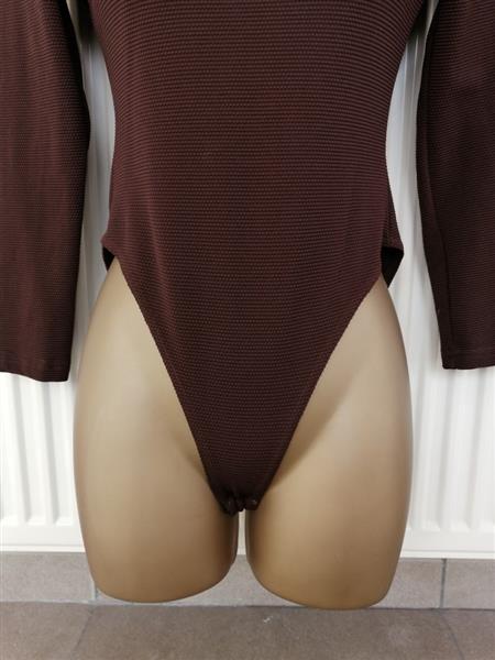 Grote foto chocoladebruine bodysuit in mooie nopjesstof kleding dames tops