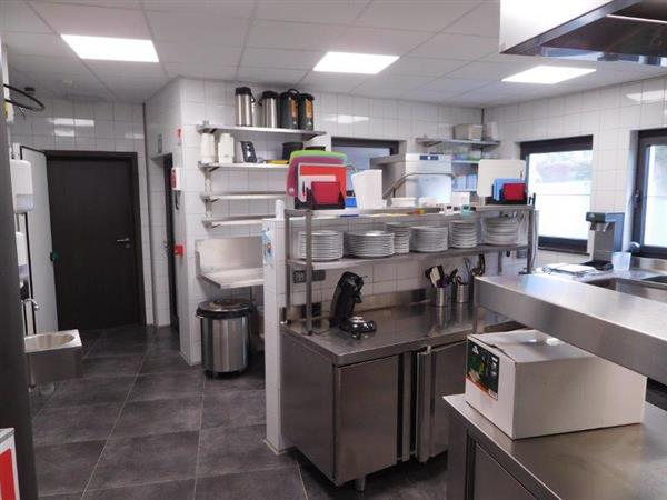 Grote foto suxy hotel met brasserie appart huizen en kamers bedrijfspanden