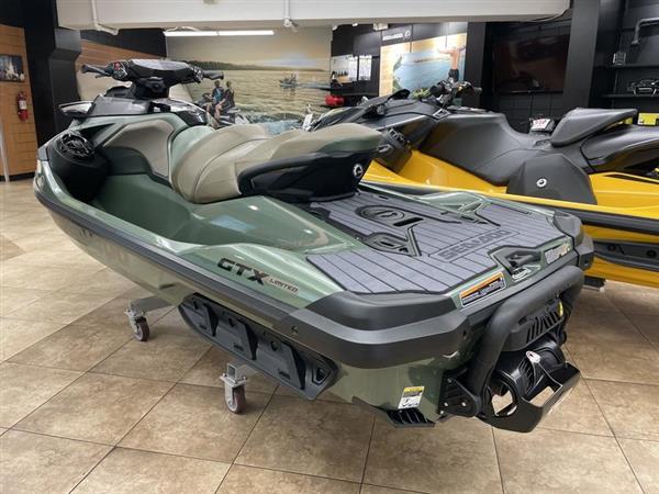 Grote foto gloednieuwe seadoo gtx 300 limited jetski watersport en boten jetski en waterscooters