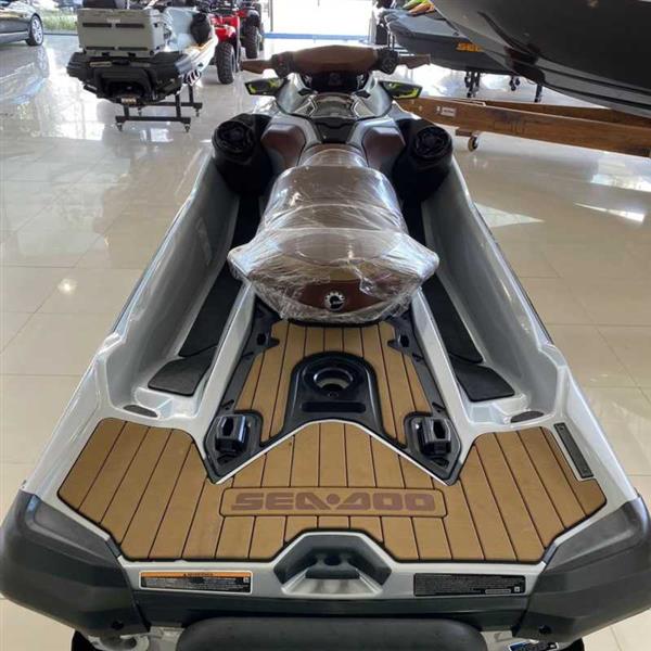 Grote foto gloednieuwe seadoo gtx 300 limited jetski watersport en boten jetski en waterscooters