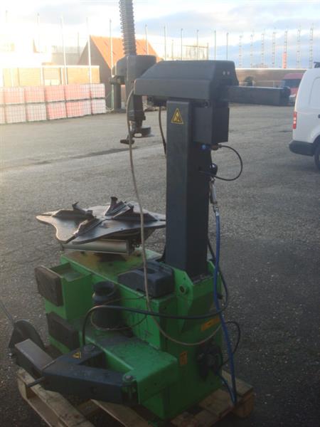 Grote foto banden demonteer apparaat bosch bandenapparaat auto diversen gereedschap