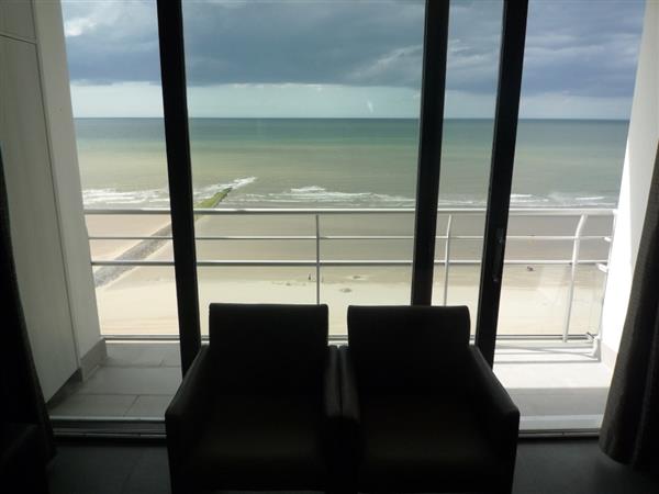 Grote foto stijlvol appartement zeedijk westende zeezicht vakantie strandvakanties