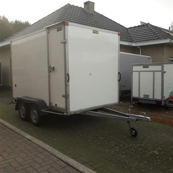 Grote foto gesloten aanhangwagen powertrailer auto diversen aanhangers