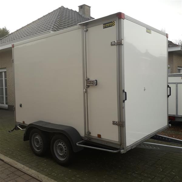 Grote foto gesloten aanhangwagen powertrailer auto diversen aanhangers