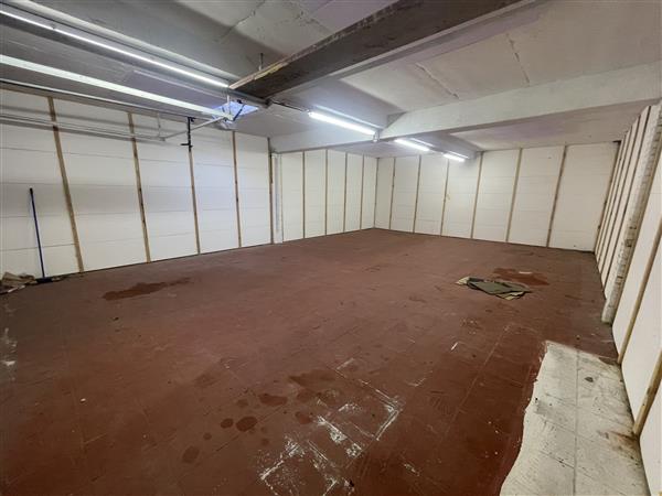 Grote foto garage met plaats voor 9 wagens te koop huizen en kamers garageboxen