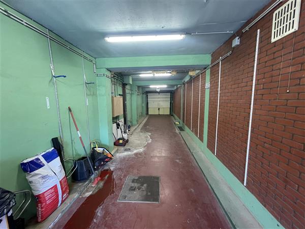 Grote foto garage met plaats voor 9 wagens te koop huizen en kamers garageboxen