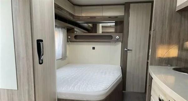 Grote foto hobby de luxe deluxe 495 wfb caravans en kamperen caravans
