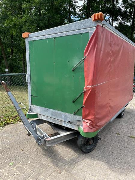 Grote foto aanhanger voor langzaam rijdend verkeer tractor. agrarisch aanhangwagens