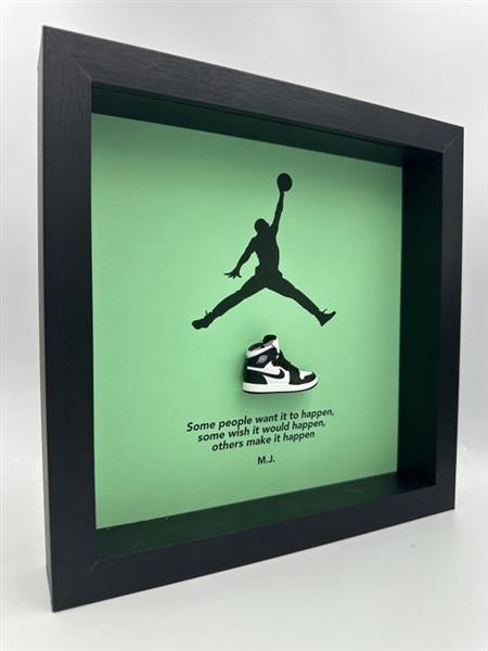 Grote foto lijst framed sneaker air jordan retro high black white 85 hout antiek en kunst curiosa en brocante