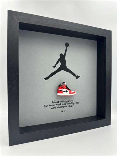 Grote foto lijst framed sneaker air jordan 1 retro high chicago hout antiek en kunst curiosa en brocante