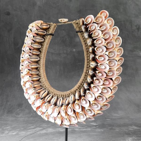Grote foto decoratief ornament no reserve price sn6 beautiful decorative shell necklace on custom stand antiek en kunst curiosa en brocante