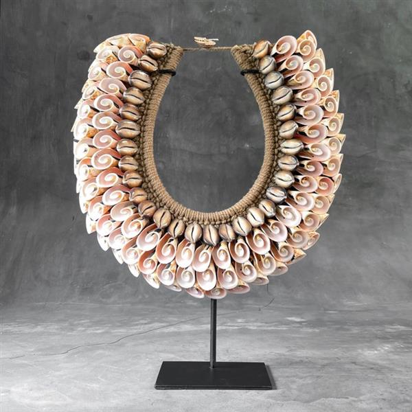 Grote foto decoratief ornament no reserve price sn6 beautiful decorative shell necklace on custom stand antiek en kunst curiosa en brocante