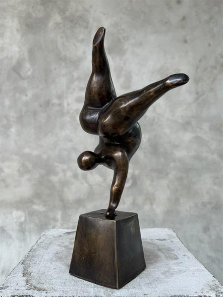 Grote foto beeld no reserve price voluptuous balancing lady statue 30 30 brons antiek en kunst curiosa en brocante