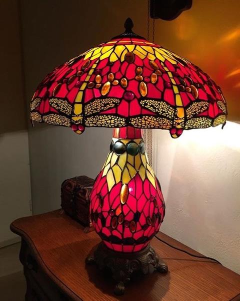 Grote foto xxl tiffany tafellamp studio stijl red dragonfly lamp met drie lichtpunten 46x62cm tafellamp antiek en kunst curiosa en brocante