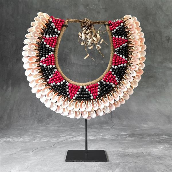 Grote foto decoratief ornament no reserve price sn2 decorative shell necklace on a custom stand indon antiek en kunst curiosa en brocante