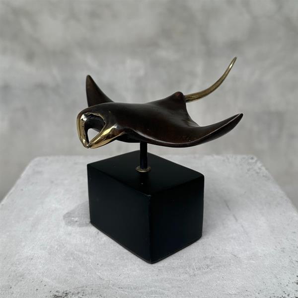 Grote foto sculptuur no reserve price bronze manta ray sculpture on a stand with golden accents 11.5 cm antiek en kunst curiosa en brocante