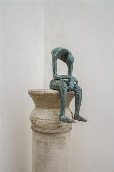 Grote foto sculptuur modern bronze sculpture seated bronze sculpture seated giant without base abstract antiek en kunst curiosa en brocante