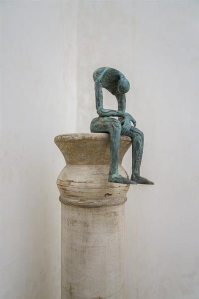 Grote foto sculptuur modern bronze sculpture seated bronze sculpture seated giant without base abstract antiek en kunst curiosa en brocante
