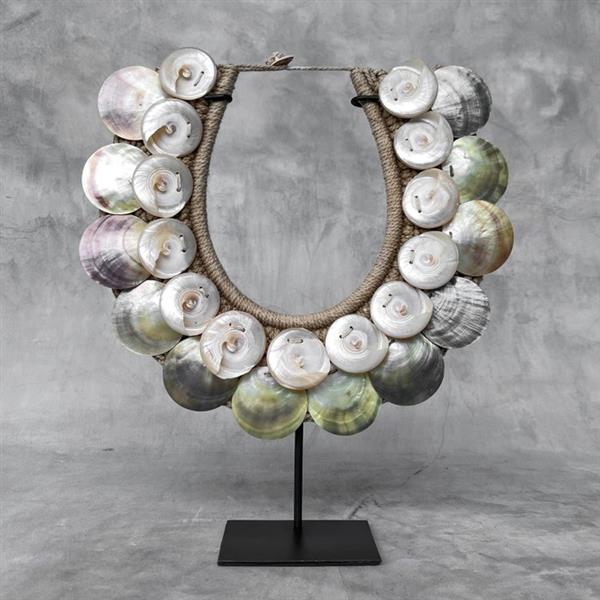 Grote foto decoratief ornament no reserve price sn5 decorative shell necklace on a custom stand indones antiek en kunst curiosa en brocante