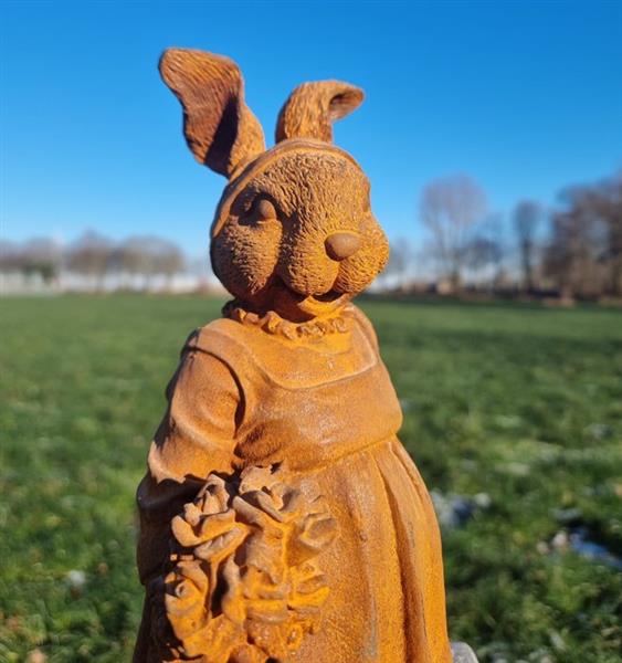 Grote foto beeldje bunny with flowers ijzer gegoten gesmeed antiek en kunst curiosa en brocante