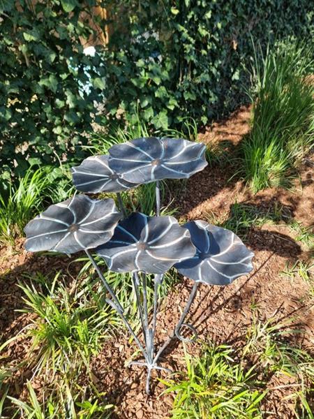 Grote foto beeldje large metal flower leaves garden art ijzer gesmeed antiek en kunst curiosa en brocante