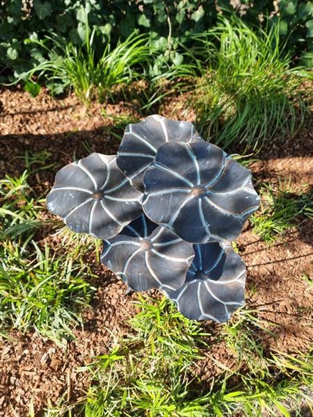 Grote foto beeldje large metal flower leaves garden art ijzer gesmeed antiek en kunst curiosa en brocante