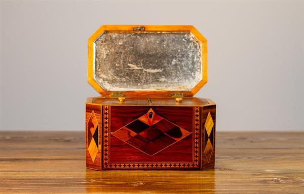 Grote foto theekistje doosje tunbridge ware 8 zijdige theebus circa 1870 hout kingwood antiek en kunst curiosa en brocante