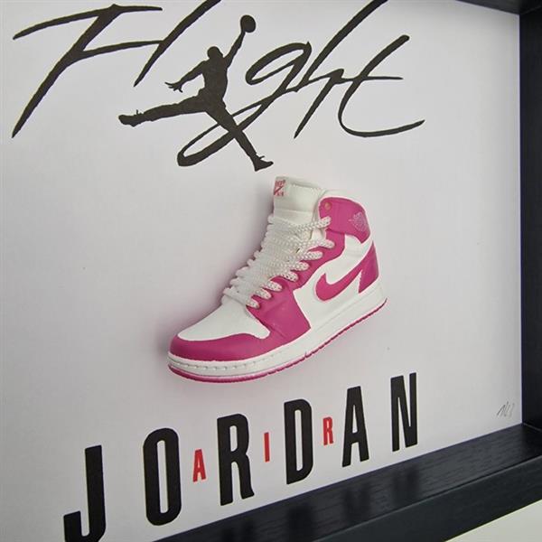 Grote foto lijst mini sneaker aj1 air jordan 1 hyper pink ingelijst hout antiek en kunst curiosa en brocante