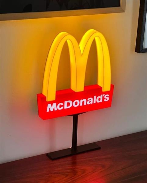 Grote foto lampada mcdonalds fan art articolo appena realizzato creazione con piedistallo produzione lich antiek en kunst curiosa en brocante