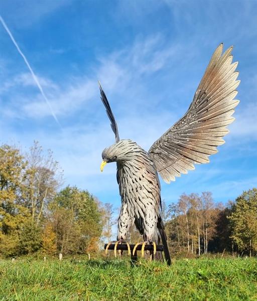 Grote foto beeldje jagende roofvogel xl metal antiek en kunst curiosa en brocante