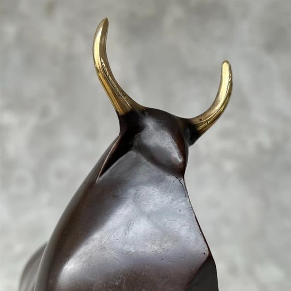 Grote foto beeld no reserve price abstract buffalo bronze with golden accents 15 cm brons antiek en kunst curiosa en brocante