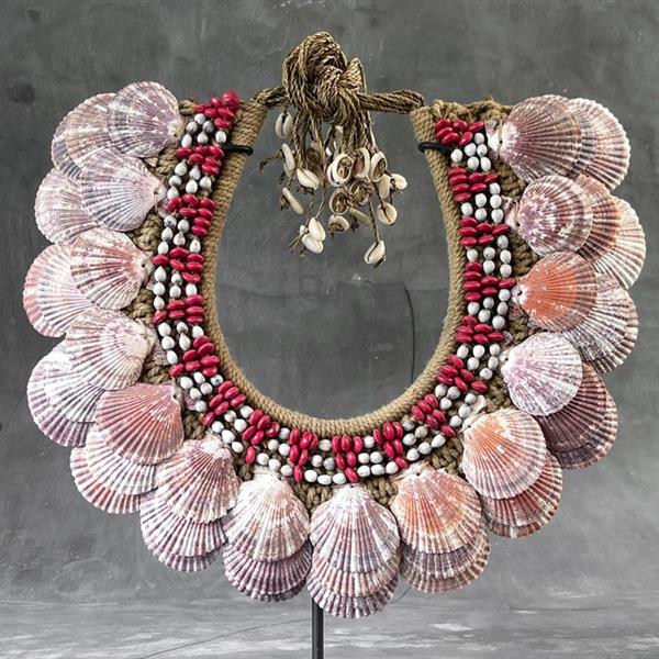 Grote foto decoratief ornament no reserve price sn9 decorative shell necklace on custom stand indones antiek en kunst curiosa en brocante