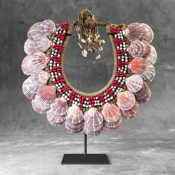 Grote foto decoratief ornament no reserve price sn9 decorative shell necklace on custom stand indones antiek en kunst curiosa en brocante