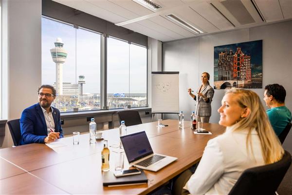 Grote foto te huur kantoorruimte schiphol boulevard 105 499 schiphol huizen en kamers bedrijfspanden