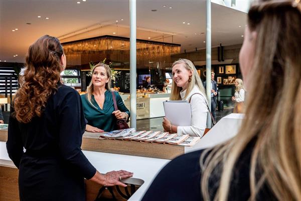 Grote foto te huur kantoorruimte schiphol boulevard 105 499 schiphol huizen en kamers bedrijfspanden