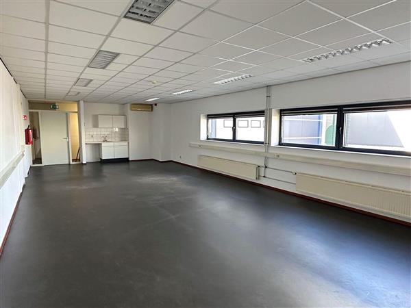 Grote foto te huur bedrijfspand klompenmakerstraat 30 hoogvliet huizen en kamers bedrijfspanden