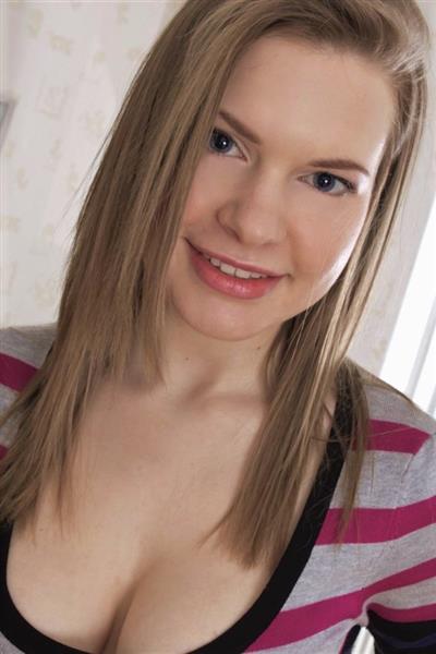 Grote foto een oudere man die mij wil ontmaagden erotiek contact vrouw tot man